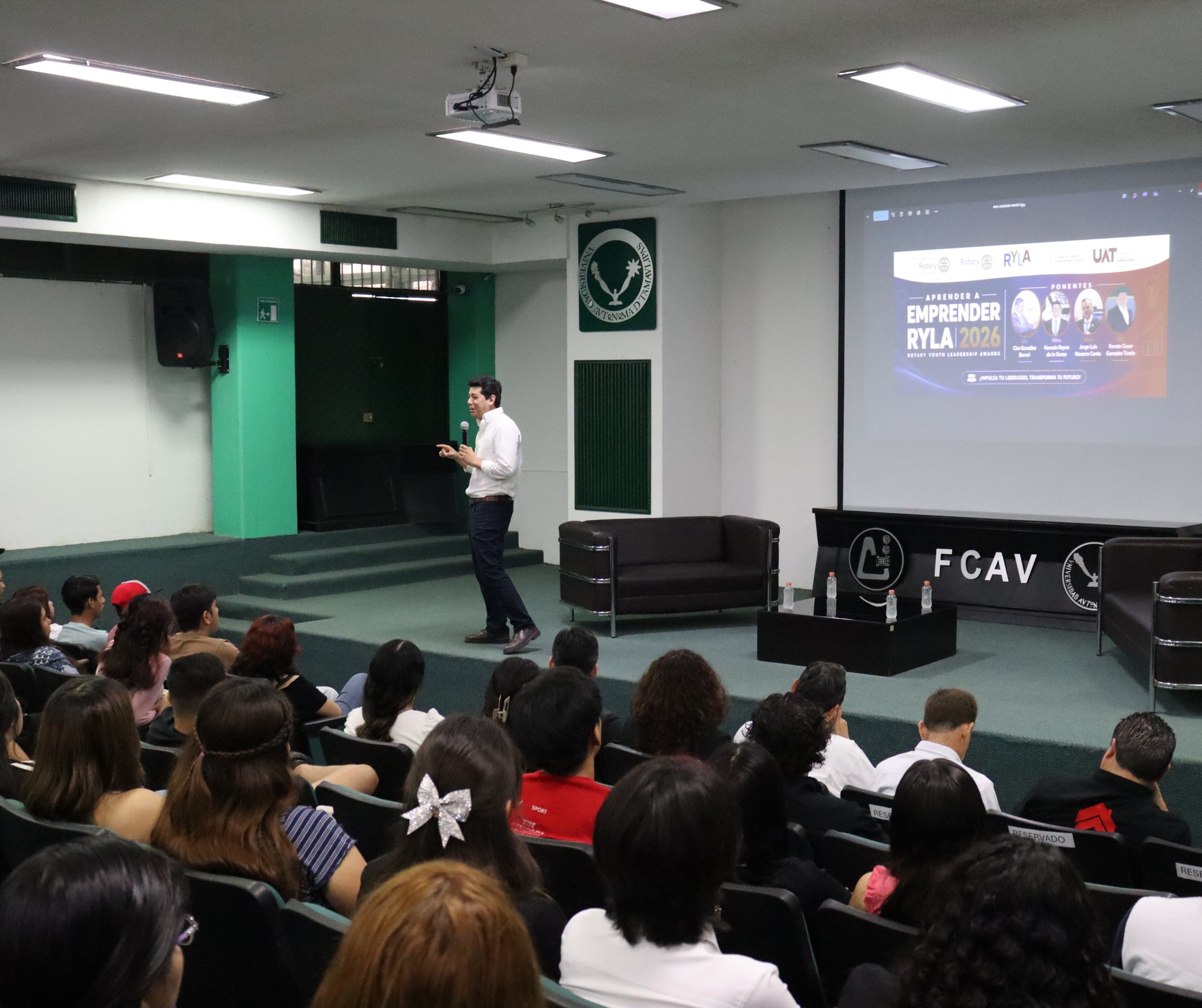 Foto Dialogo Aprende a Emprender RYLA 2026